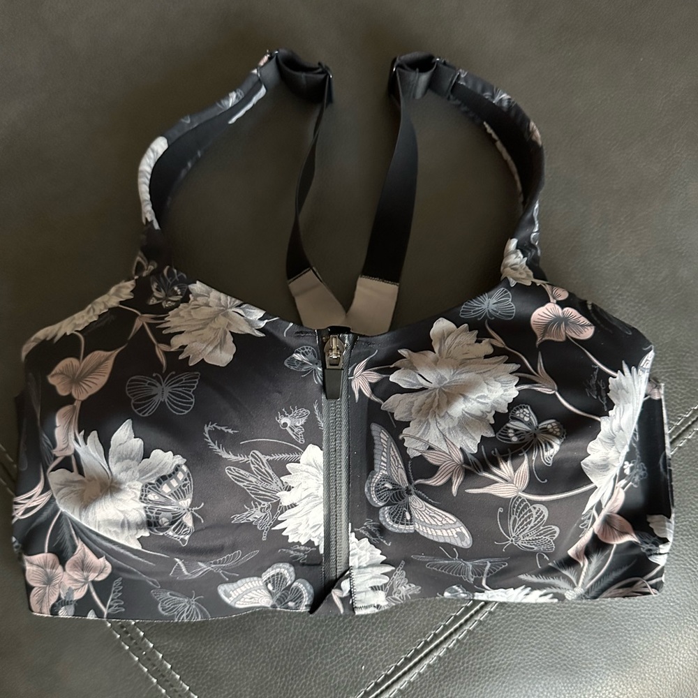 Victoria’s Secret Knockout Sport Bra, Size 36DD, Black/Grey/Pink, Gently Used.